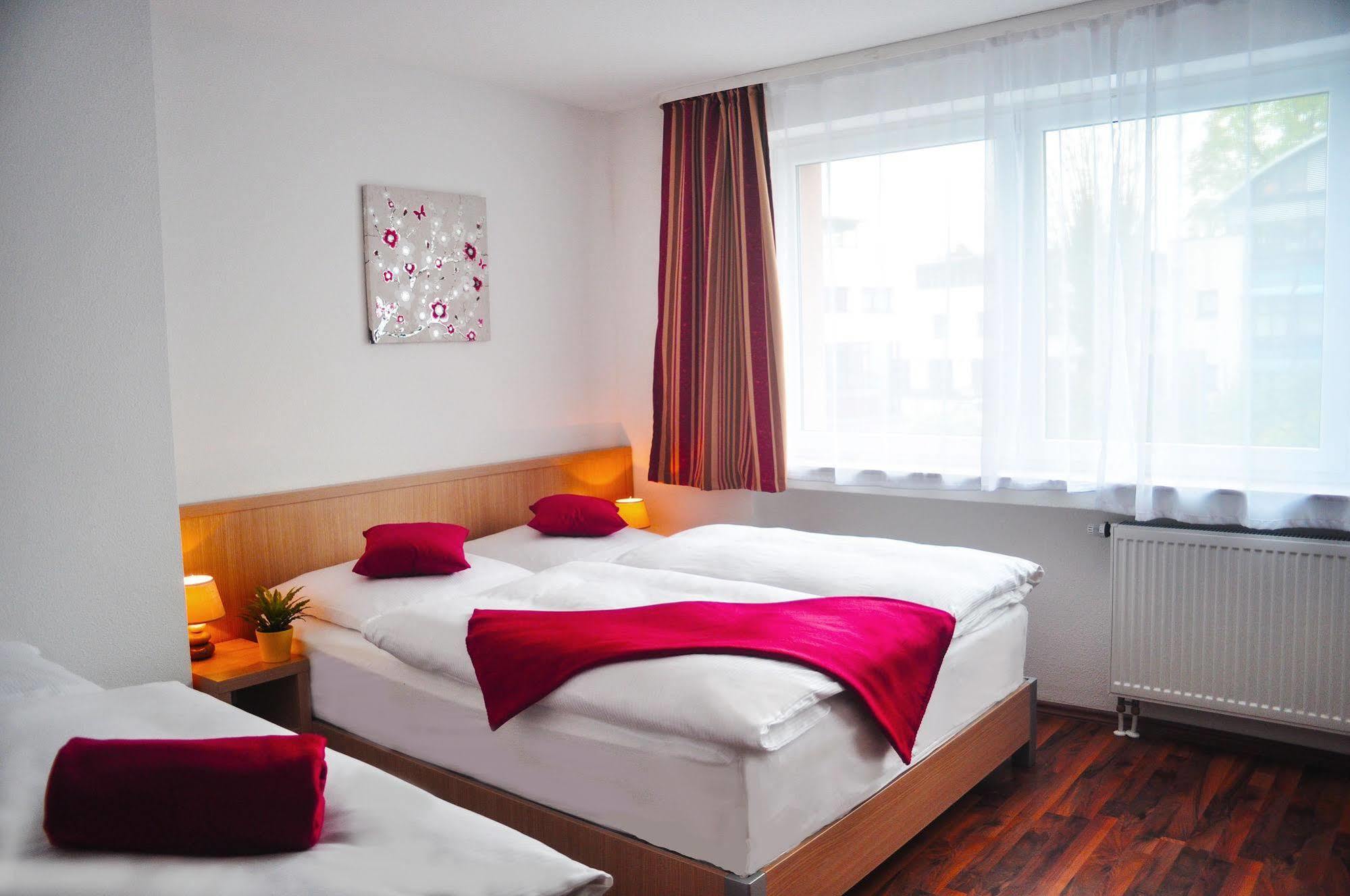 Hotel Platinium Aachen Bagian luar foto